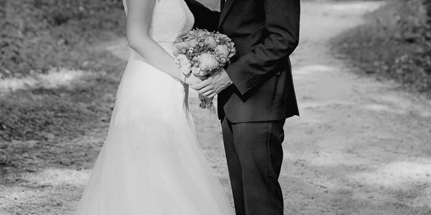 Hochzeitsfotos - Copyright und Rechte: Bilder auf Social Media erlaubt - Hattert - Veronika Kurnosova