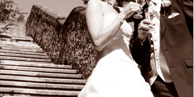 Hochzeitsfotos - Copyright und Rechte: keine Vervielfältigung erlaubt - Pähl - Prost! - Viktoria Gstrein | Black Tea Fotografie