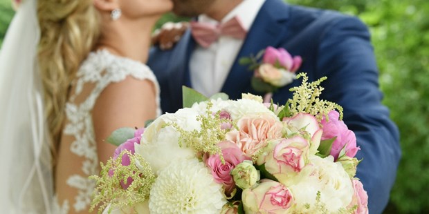 Hochzeitsfotos - Copyright und Rechte: Bilder auf Social Media erlaubt - Hambühren - Paarshooting in Bielefeld co Bork - diehochzeitsfotografin.de