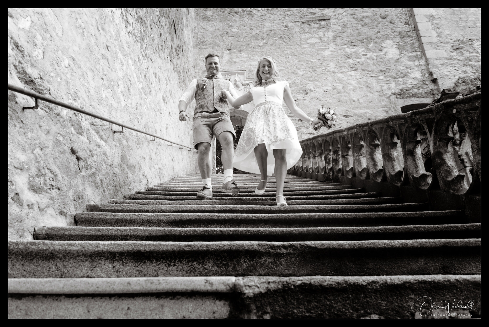 Hochzeitsfotograf - Glückliches Paar nach der Standesamtlichen Trauung - Enigmophotography