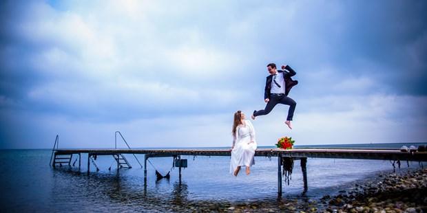 Hochzeitsfotos - Art des Shootings: Unterwassershooting - Wittibreut - Hochzeitsfotograf Amberg Oberpfalz - Hochzeitsfotograf Amberg & Umgebung. Hochzeitsreportagen & Hochzeitsalben