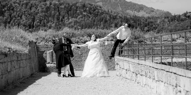 Hochzeitsfotos - Art des Shootings: Trash your Dress - Munderfing - Hochzeit Kufstein - Franz Senfter Photo & Artworks