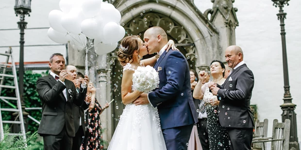 Hochzeitsfotos - Copyright und Rechte: Bilder auf Social Media erlaubt - Schlüsselfeld - Laukart Photography