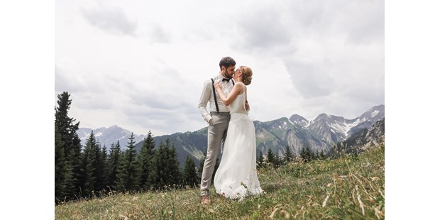 Hochzeitsfotos - Copyright und Rechte: Bilder auf Social Media erlaubt - Bayern - Brautpaarshooting Lisa Viertel - Lisa Viertel
