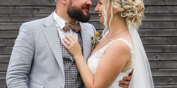Hochzeitsfotos - Copyright und Rechte: Bilder auf Social Media erlaubt - Forstern (Erding) - Braut und Bräutigam Hochzeitsbild Lisa Viertel - Lisa Viertel