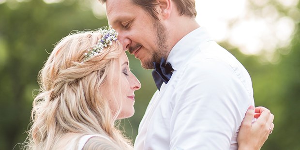 Hochzeitsfotos - Copyright und Rechte: Bilder auf Social Media erlaubt - Hessen Nord - MIENOGRAPHIE