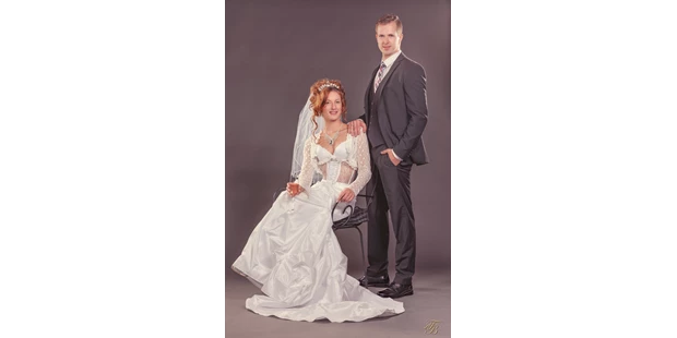 Hochzeitsfotos - Niedenstein - Brautpaar im Studio - Fotostudio Bremer