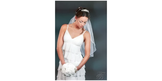 Hochzeitsfotos - Art des Shootings: Hochzeits Shooting - PLZ 59519 (Deutschland) - Brautshooting indoor Studioaufnahme - Fotostudio Bremer