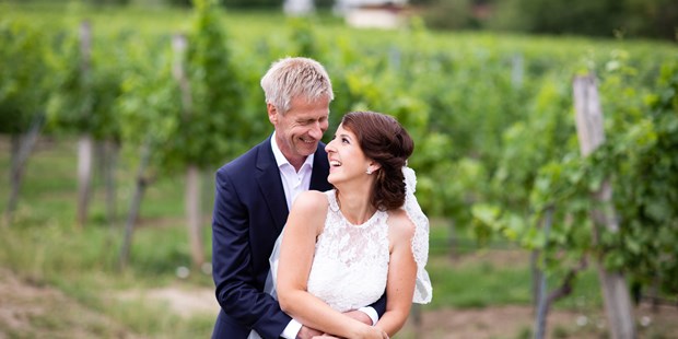 Hochzeitsfotos - zweite Kamera - Saaß (Garsten, Aschach an der Steyr) - Die Wachau bietet einfach eine traumhafte Kulisse. Und zwei so Verliebte machen jedes Bild nochmals schöner. - Ben & Mari - fotografieren Hochzeiten