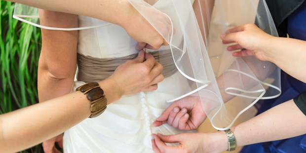 Hochzeitsfotos - Copyright und Rechte: Bilder dürfen bearbeitet werden - Traun (Traun) - Getting Ready - Foto Moser