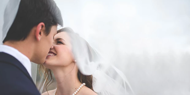 Hochzeitsfotos - Copyright und Rechte: Bilder auf Social Media erlaubt - Munderfing - Rebecca Stephenson 