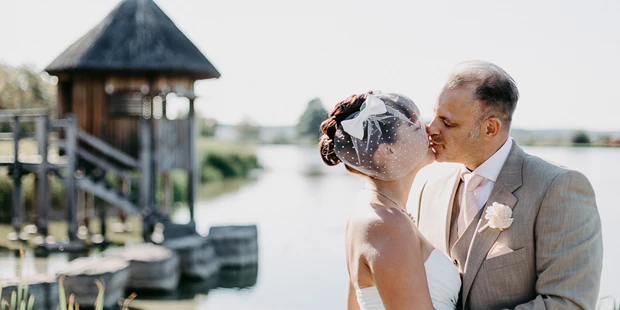 Hochzeitsfotos - Fotobox mit Zubehör - Bischbrunn - Juliane Kaeppel - authentic natural wedding photography