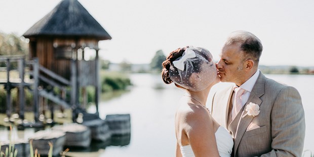 Hochzeitsfotos - Fotobox mit Zubehör - PLZ 86736 (Deutschland) - Juliane Kaeppel - authentic natural wedding photography