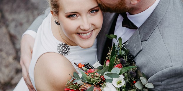 Hochzeitsfotos - Fotobox mit Zubehör - PLZ 81475 (Deutschland) - Juliane Kaeppel - authentic natural wedding photography