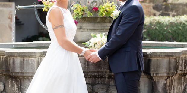 Hochzeitsfotos - Copyright und Rechte: Bilder auf Social Media erlaubt - Waldsee - Am Brunnen - Hochzeitsfotograf Achim Majer - Opuslumen