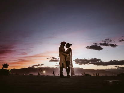 Hochzeitsfotos - Fotobox mit Zubehör - Raith - A Burningman Wedding - Rob Venga
