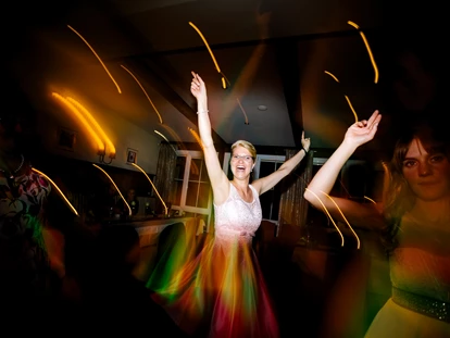 Hochzeitsfotos - Berufsfotograf - Weng im Gesäuse - Party on - Rob Venga