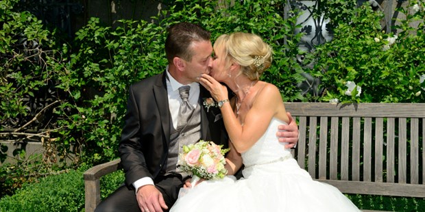 Hochzeitsfotos - Copyright und Rechte: Bilder auf Social Media erlaubt - PLZ 42105 (Deutschland) - Keylight Pictures - Klaus Wiemann