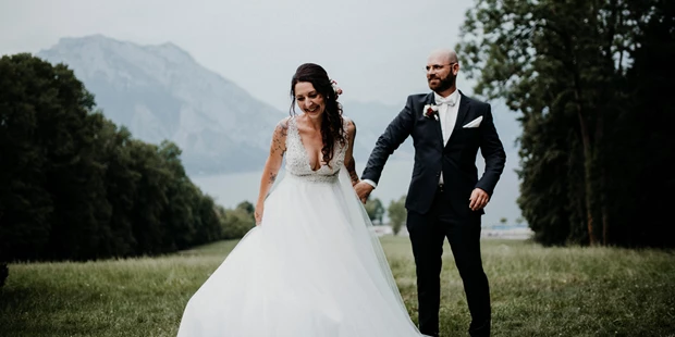 Hochzeitsfotos - Copyright und Rechte: Bilder auf Social Media erlaubt - Oberthan - Eine traumhafte Hochzeit im Schloss Traunsee - Gmunden. - fessellos Fotografie
