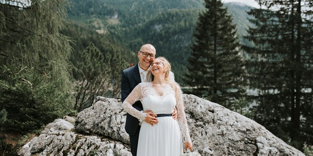 Hochzeitsfotos - Copyright und Rechte: Bilder kommerziell nutzbar - Höhenwald - Brautpaarshooting in Gosau beim Gosausee.  - fessellos Fotografie