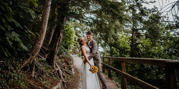 Hochzeitsfotos - Copyright und Rechte: Bilder auf Social Media erlaubt - Oberthan - Brautpaarshooting in Traunkirchen. - fessellos Fotografie