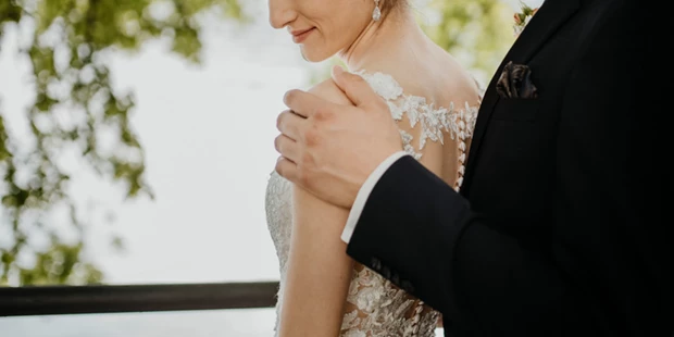 Hochzeitsfotos - Copyright und Rechte: Bilder auf Social Media erlaubt - Forstern (Erding) - Intime Hochzeit im Toscana Park in Gmunden. Gefeiert wurde aber im Leidingerhof. - fessellos Fotografie