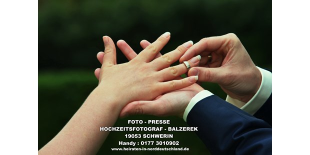 Hochzeitsfotos - Art des Shootings: Fotostory - Lübeck - Freie Trauung - REINHARD BALZEREK
