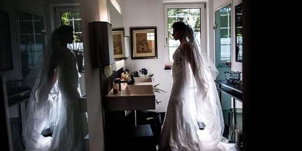 Hochzeitsfotos - Art des Shootings: Trash your Dress - Aich an der Straße - Danila Amodeo