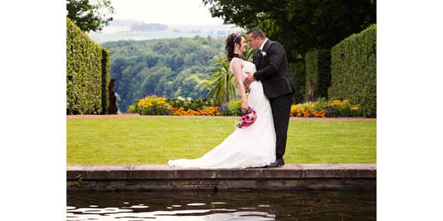 Hochzeitsfotos - Copyright und Rechte: Bilder auf Social Media erlaubt - Vetschau - Tanz am Brunnen - neero Fotografie und Grafik