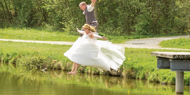 Hochzeitsfotos - Art des Shootings: Unterwassershooting - Guggenberg (Palting) - Yvonne Obermüller Fotografie