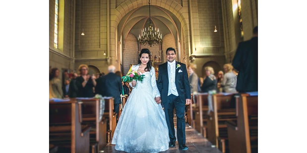 Hochzeitsfotos - Fotostudio - Neckargemünd - Brautpaar, Auszug Kirche, Hochzeitsreportage, Wehrheim,  - Christian Schmidt