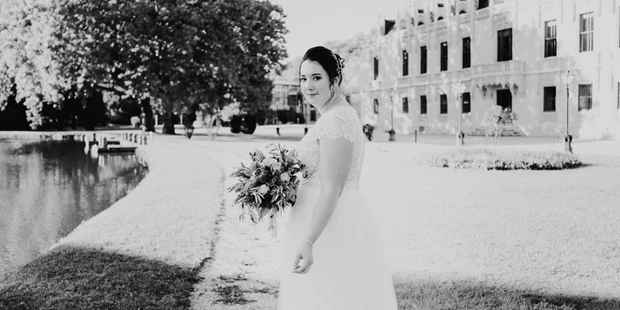 Hochzeitsfotos - Berufsfotograf - Gaßl - Kirchliche Hochzeit in Wiener Neustadt, Paarfotos Schlosspark Hernstein - Daniela Schönthaller