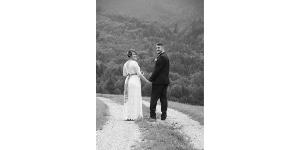 Hochzeitsfotos - Copyright und Rechte: keine Vervielfältigung erlaubt - Ottobrunn - Hand in Hand ein Leben lang - Fotokunstwerk von Eva