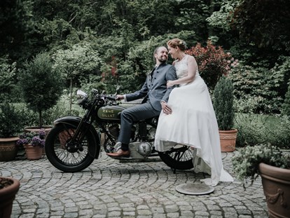 Hochzeitsfotos - Berufsfotograf - Traumhochzeit im Gut Matzen - Shots Of Love - Barbara Weber Photography