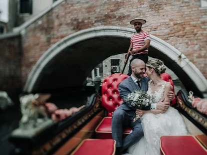 Hochzeitsfotos - Berufsfotograf - Hohenbrunn (Landkreis München) - Traumhochzeit in einer venezianischen Gondel - Shots Of Love - Barbara Weber Photography