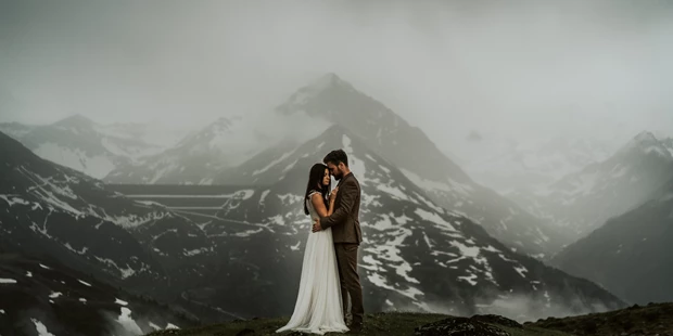 Hochzeitsfotos - Fotobox mit Zubehör - Fucking - Hochzeits Shooting mit dramatischen Wetter - Blitzkneisser