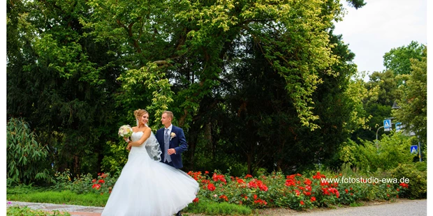 Hochzeitsfotos - Copyright und Rechte: keine Vervielfältigung erlaubt - Neukirchen (Landkreis Straubing-Bogen) - Hochzeit in Regensburg - Fotostudio EWA