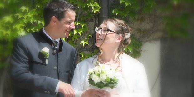 Hochzeitsfotos - Videografie buchbar - Althöllersberg - Aline und Thomas
(c)2016 by Paparazzi-Tirol | mamaRazzi-foto - Paparazzi Tirol | MamaRazzi - Foto | Isabella Seidl Photography