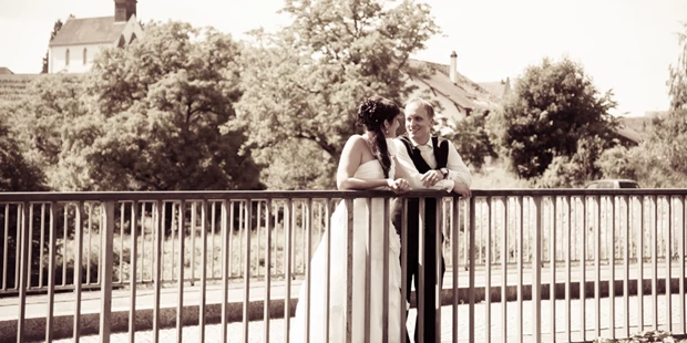 Hochzeitsfotos - Fotobox mit Zubehör - Wettingen - Während dem Paarshooting entstehen traumhafte Hochzeitsbilder mit viel Engagement und Feingefühl. - Fotografie by Carole Fleischmann