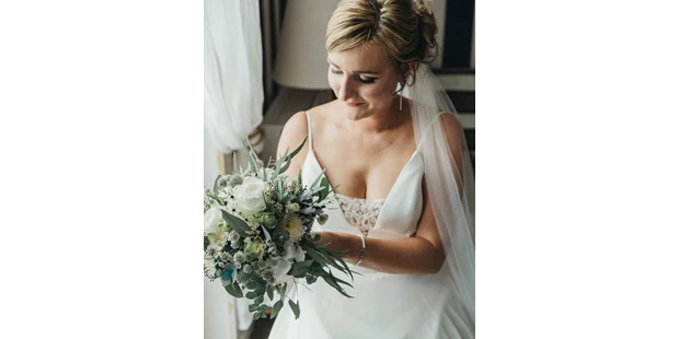 Hochzeitsfotos - Copyright und Rechte: Bilder auf Social Media erlaubt - Vetschau - getting ready - Jennifer & Michael Photography