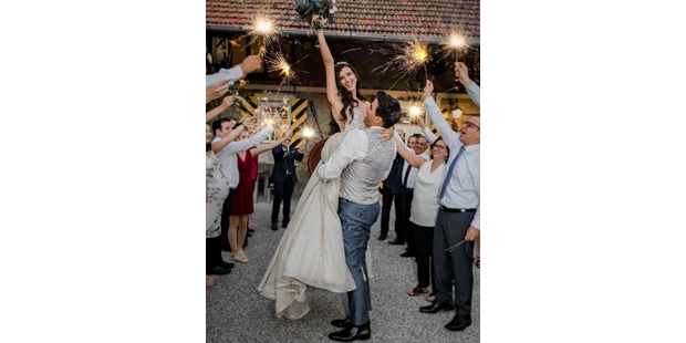 Hochzeitsfotos - Fotobox mit Zubehör - Lug (Landkreis Oberspreewald-Lausitz) - Bilder am Abend mit Wunderkerzen - Jennifer & Michael Photography