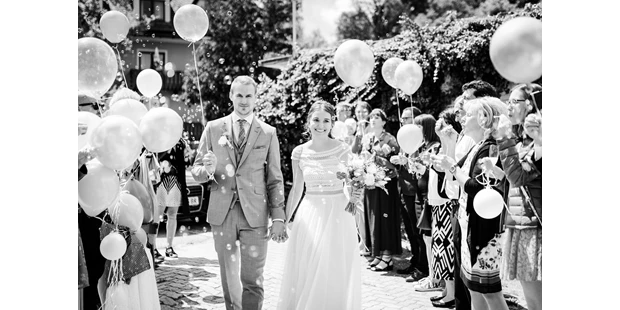 Hochzeitsfotos - zweite Kamera - Sittenthal - Hochzeitsfotografin Viktoria Grötzl Photographie - Viktoria Grötzl Photographie 