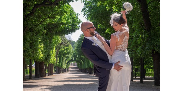 Hochzeitsfotos - Copyright und Rechte: Bilder kommerziell nutzbar - Dorfham - After Wedding Shooting Schloss Schönbrunn Wien - Multimedia Film & Photography