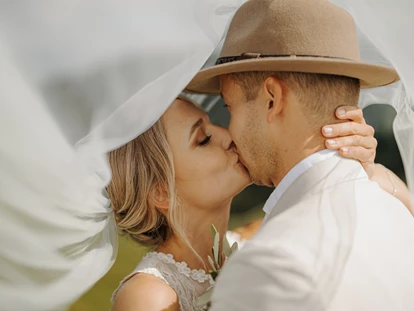 Hochzeitsfotos - Copyright und Rechte: Bilder auf Social Media erlaubt - Fürstenfeldbruck - PIA EMBERGER