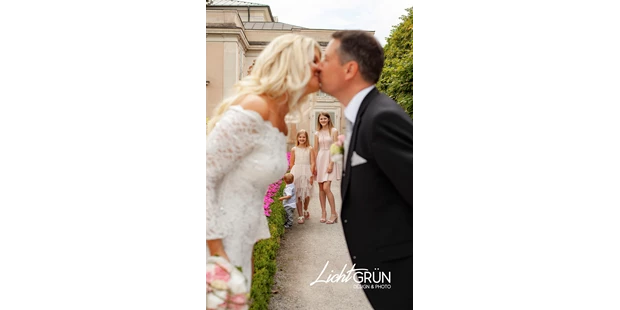 Hochzeitsfotos - Art des Shootings: Portrait Hochzeitsshooting - Stelzen - Lichtgrün Design & Photo - Linda Mayr