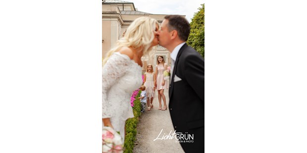 Hochzeitsfotos - Videografie buchbar - Oberneufahrn - Lichtgrün Design & Photo - Linda Mayr