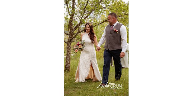 Hochzeitsfotos - Copyright und Rechte: Bilder auf Social Media erlaubt - PLZ 4972 (Österreich) - Lichtgrün Design & Photo - Linda Mayr