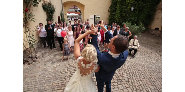 Hochzeitsfotos - Art des Shootings: Trash your Dress - Neuental - Fotostudio Armin Zedler