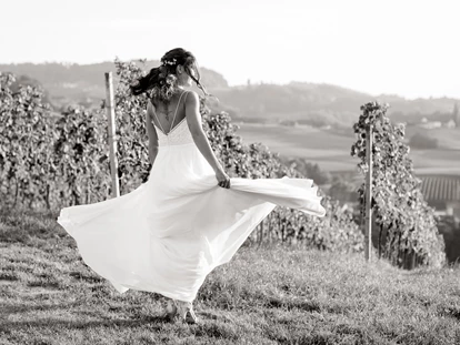 Hochzeitsfotos - Art des Shootings: Fotostory - Münzbach (Münzbach) - So ein schönes Brautkleid - Monika Wittmann Photography