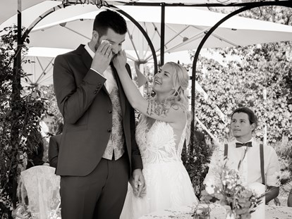 Hochzeitsfotos - zweite Kamera - Emotionale Hochzeit beim Weingartenhotel Harkamp - Monika Wittmann Photography